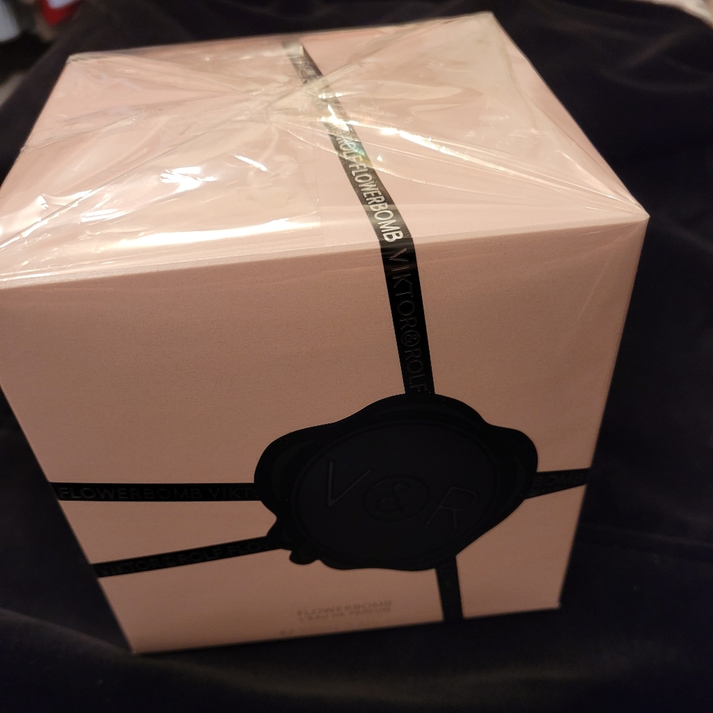Viktor Rolf FlowerBomb 3.4 fl oz